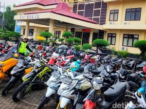 Pelaku Balap Liar di Situbondo Dihukum Dorong Kendaraan ke Mapolres