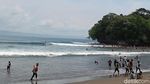 Begini Ramainya Pantai Batukaras di Pangandaran Saat Akhir Pekan