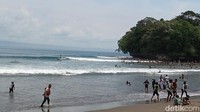South Goast Singles 2022 merupakan kompetisi surfing yang terdiri dari 3 kategori diantaranya, open division, women division, city boys dan girls. Adapun kegiatan lainnya seperti, film, musik dan beach volley festival dan clean beach yang dilaskanakan selama 3 hari sejak 28 sampai 30 Januari 2022.