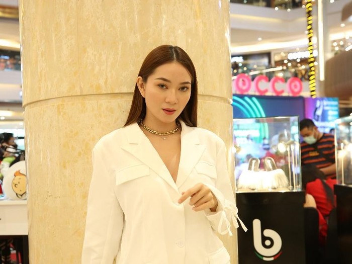 Beiby Go ceritakan pengalaman pakai sepatu mahal tapi kulit rusak.