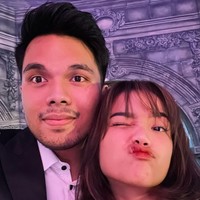 Foto yang diunggah oleh Fuji itu tampak diberi keterangan Yes. Sedangkan di akun Instagram Thariq, dirinya terlihat mengunggah video momen makan malam romantis bersama Fuji. Tak lupa keduanya pun melakukan foto selfie bersama. Foto: Instagram