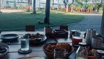 Gaya Modis Enzy Storia Saat Ngopi hingga Piknik