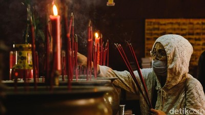 Intip Aktivitas di Vihara Dharma Bhakti Petak Sembilan Jelang Imlek