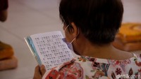 Protokol kesehatan COVID-19 di Vihara dilakukan secara ketat.