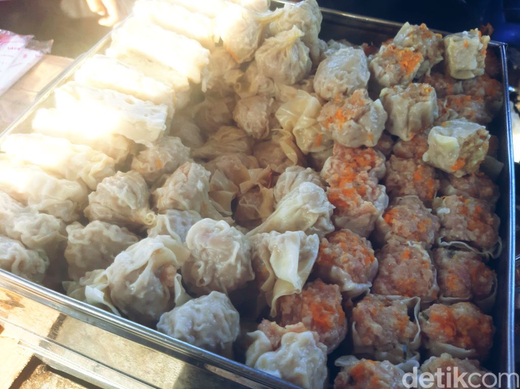 Jajanan di Tanah Kusir, Ada Sate Kikil hingga Es Cendol Padang