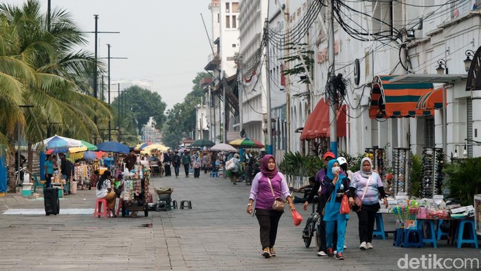 Jelang Imlek, Begini Suasana di Kota Tua Jakarta Kawasan Kota Tua Jakarta kerap jadi destinasi wisata warga di akhir pekan. Jelang Imlek, objek wisata di Jakarta itu pun kian ramai didatangi para wisatawan.
