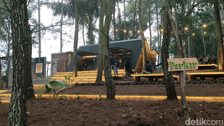 Kafe deJati Wangi di Garut Kafe deJati Wangi di Garut