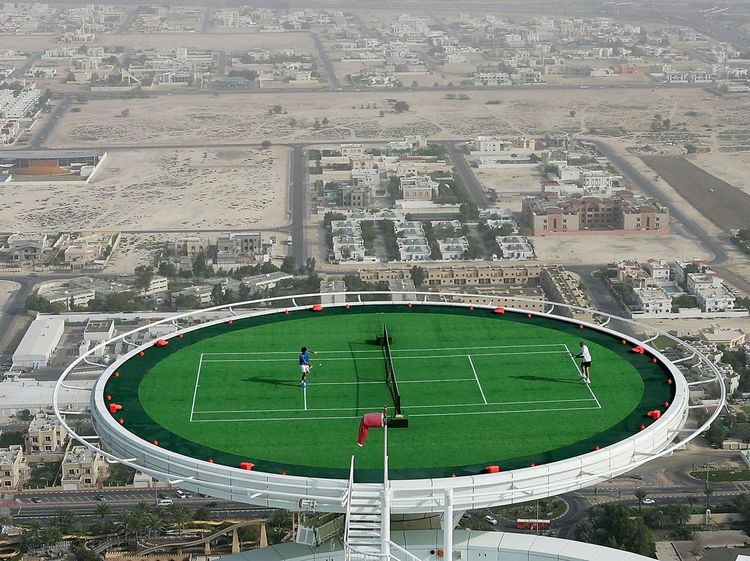 Kala Helipad Hotel Termewah di Dubai Jadi Lapangan Golf-Tenis