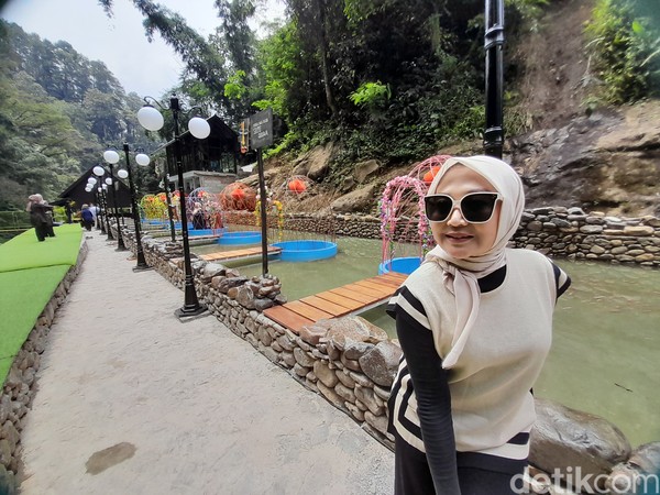Kampung Karuhun menghadirkan sebuah wahana baru atau tempat berswafoto bernama Kurung Jiwa.  (Nur Azis/detikcom)