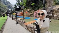 Kampung Karuhun menghadirkan sebuah wahana baru atau tempat berswafoto bernama Kurung Jiwa.  (Nur Azis/detikcom)
