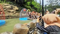 Kurung Jiwa merupakan tempat selfie yang sangat natural berada di Sungai Cihonje. (Nur Azis/detikcom)