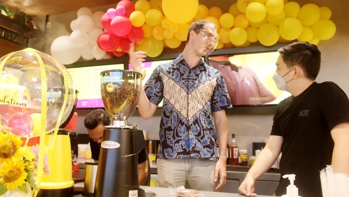 Flash Coffee berkolaborasi dengan restoran makanan sehat SaladStop! menyuarakan pentingnya menjaga pola makan sehat dan bernutrisi sebagai upaya menjaga kesehatan mental.
