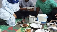 Dekat dengan keluarga Denny Cagur. Marshel rupanya sering makan siang bareng dengan Denny dan sang istri. Foto: Instagram @marshel_widianto