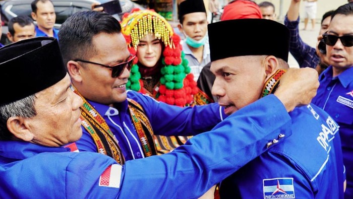 Konsolidasi Demokrat Aceh Berkoalisi dengan Rakyat DPD Demokrat Aceh dibawah kepemimpinan Muslim terus melakukan upaya konsolidasi dengan seluruh kader Demokrat di Aceh. Salah satunya berkoalisi dengan Rakyat.
Ini merupakan upaya memperkuat organisasi serta memastikan kerja Demokrat sinkron dengan arahan Ketua Umum AHY.