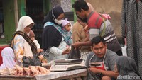 Padahal, varian omicron yang diketahui lebih mudah menular telah masuk dan merebak sehingga memicu naiknya jumlah kasus COVID-19 di Indonesia.