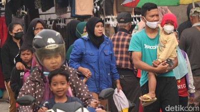 Omicron Ngegas di RI, Masih Ada Warga Tak Bermasker di Sumedang