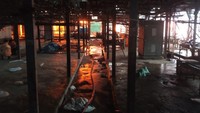 Diketahui tak ada korban jiwa dalam kebakaran tersebut. Namun, kerugian akibat kebakaran ditaksir mencapai Rp 2 miliar.