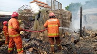 Proses pemadaman pun sempat terkendala akibat kesulitan sumber air.