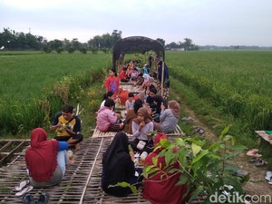 Sensasi Sarapan di Tengah Hamparan Sawah di Blora, Healing Banget!