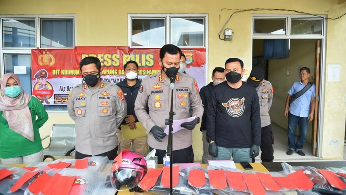 Polisi mengungkap detik-detik menembak mati perampok yang bunuh mahasiswi di Lampung Timur