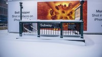 Seperti diketahui, badai salju melanda sejumlah wilayah Amerika Serikat. Badai yang dikenal sebagai Noreaster, itu dilaporkan melanda beberapa bagian New York dan Massachussets dengan salju setinggi 2 kaki (61 cm) pada Sabtu (29/1) malam.