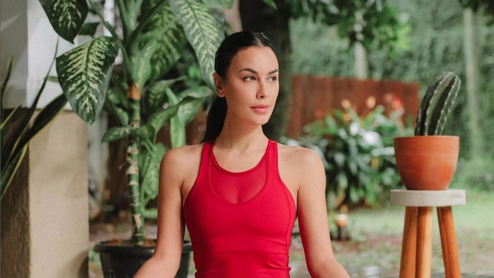 Sophia Latjuba dan Luna Maya Sophia Latjuba dan Luna Maya