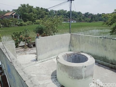 Sumur di Desa Ringin Putih, Kecamatan Karangdowo, Klaten yang dikepung puluhan pompa air, Minggu (30/1/2022).