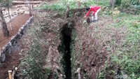 Diketahui, terowongan air ini merupakan sumber kehidupan warga di enam desa di kaki Gunung Slamet.