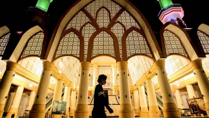 Provinsi Nusa Tenggara Barat (NTB) menjadi model pengembangan wisata ramah muslim (moslem friendly) di tanah air. Hal ini sebagai upaya membangkitkan ekonomi dan membuka lapangan kerja.