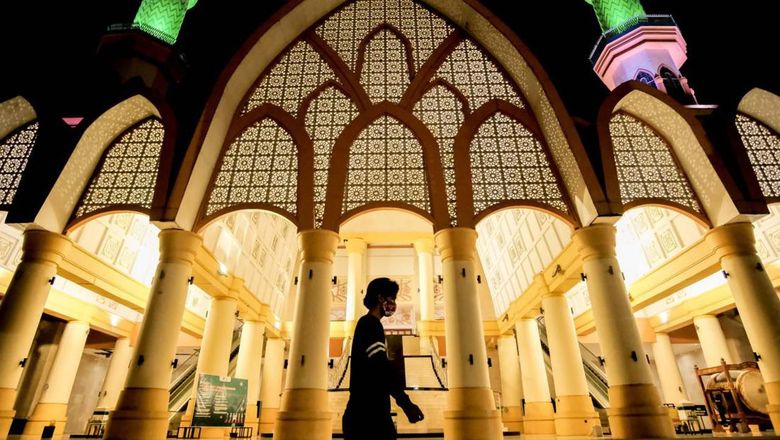 Wisata NTB Provinsi Nusa Tenggara Barat (NTB) menjadi model pengembangan wisata ramah muslim (moslem friendly) di tanah air. Hal ini sebagai upaya membangkitkan ekonomi dan membuka lapangan kerja.