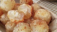 Cimol isi keju mulur yang gurih mantap ini buatan @ellaellastore di Jakarta. Harganya kisaran Rp 10.000 saja lho. Foto: Instagram