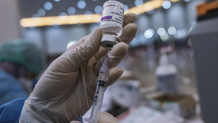 Apakah vaksin AstraZeneca perlu booster? Pertanyaan ini muncul di tengah penyelenggaran vaksin booster yang digencarkan pemerintah mulai 12 Januari lalu.