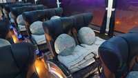 PO Palala menawarkan kursi sebanyak 30 seat dengan konfigurasi seat 2+2 Bus ini dilengkapi dengan leg rest dan fasilitas dispenser air minum. Tak lupa disediakan pula selimut (bed cover) dan bantalnya.