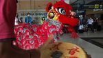 Besok Imlek, Barongsai Sapa Penumpang di Stasiun Kereta