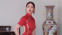 Kaki jenjang Baifern tampak terekspos sempurna. (Foto: dok. Instagram @baifernbah)    