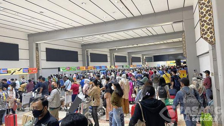 Bandara Soetta Penuh Sesak Bandara Soetta Penuh Sesak