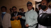 Sebab, menurutnya, pemanggilan pertama itu terlalu cepat, yang mestinya tiga hari setelah kasus itu naik penyidikan baru ada pemanggilan, sedangkan kemarin pemanggilan pertama itu baru dua hari.  