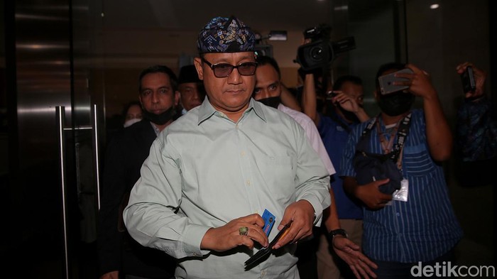 Edy Mulyadi memenuhi panggilan polisi untuk diperiksa sebagai saksi di Bareskrim Mabes Polri, Jakarta, Senin (31/1/2022).