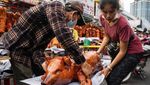 Berburu Babi Guling di Kamboja untuk Sajian Imlek
