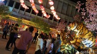 Banyak wisatawan yang berkunjung ke Beringin Corner. Tak hanya dari dalam kota Singkawang saja, tapi dari luar kota juga, sampai dari Pontianak pun ada.