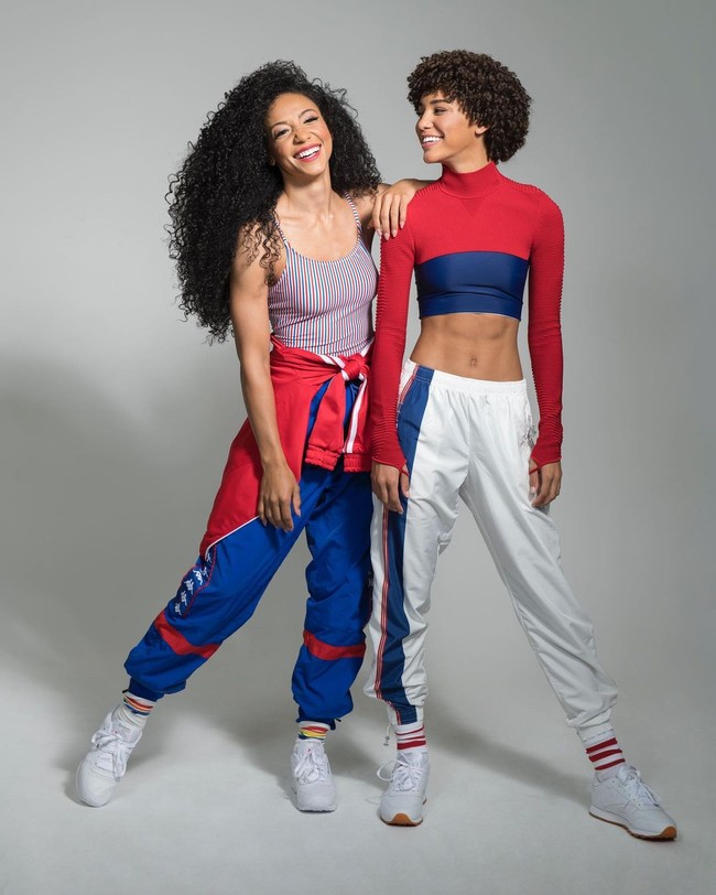 Sebagai ratu kecantikan, ia mencetak sejarah di 2019 karena untuk pertama kalinya semua pemenang kontes di AS merupakan wanita kulit hitam. Chelsie merupakan wanita kulit hitam bergelar Miss USA 2019, kemudian ada Miss Teen USA 2019 Kaliegh Garris dan Miss America 2019 Nia Franklin. Ini potretnya bersama Kaliegh.Foto: Instagram @chesliekryst