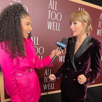 Sebagai koresponden atau presenter Extra Tv, ia cukup sering mewawancarai orang terkenal, seperti Taylor Swift dan Denzel Washington. Foto: Instagram @chesliekryst