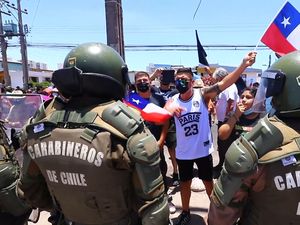 Demo Anti-Imigran di Chile Ricuh, Tenda Penampungan Dirusak