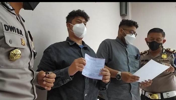 Dua Pemuda yang viral masuk tol dengan motor di Surabaya