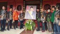 Bagi Hings, hal ini merupakan momentum yang tepat sekali bersamaan dengan milad NU yang ke-96. Terlebih bersamaan pula dengan Imlek.