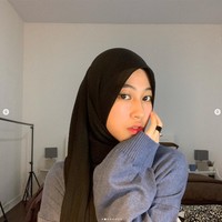 Umi Pipik menegaskan belum ada obrolan soal menikah dengan Adiba dan Egy. Pasangan yang berusia muda itu masih sama-sama mempersiapkan mental. Mereka belum ada obrolan ke sana, masih saling mempersiapkan diri masing-masing untuk menikah. Itu bukan hanya kesiapan materi, Adiba sudah siapkah jadi istri? Mental harus disiapkan. Egy siapkah jadi suami yang akan membimbing istrinya? Belum ada obrolan (soal pernikahan), beber Umi Pipik. Foto: Dok. Instagram @adiba.knza