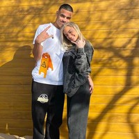 Wanita kelahiran Yorkshire, 12 Februari 2001 itu kerap mengunggah foto-foto mesranya dengan Mason Greenwood sebelum mengaku dianiaya sang kekasih. Namun kini dia hanya menyisakan 12 foto di Instagram yang menampilkan berbagai posenya berbalut busana seksi. Foto: Instagram Harriet Robson