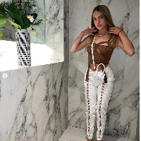 Harriet Robson merupakan influencer yang kerap mempromosikan produk fashion dan kecantikan di halaman Instagram. Saat ini berbagai unggahan dirinya sebagai endorser tak ada di Instagramnya. Foto: Instagram