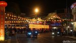 Momen Ibadah Malam Imlek di Singkawang, Tenang dan Damai