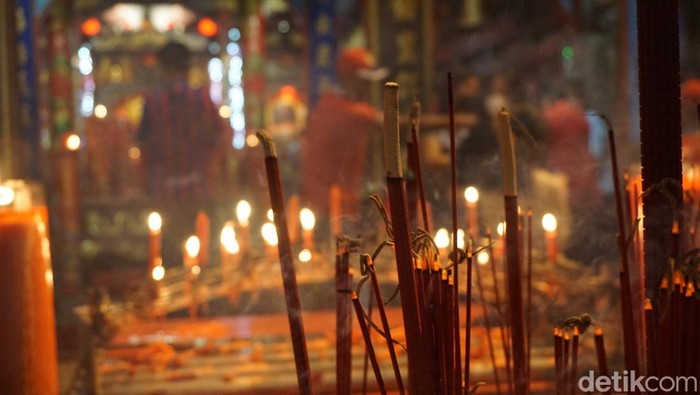 Ibadah Malam Imlek di Singkawang